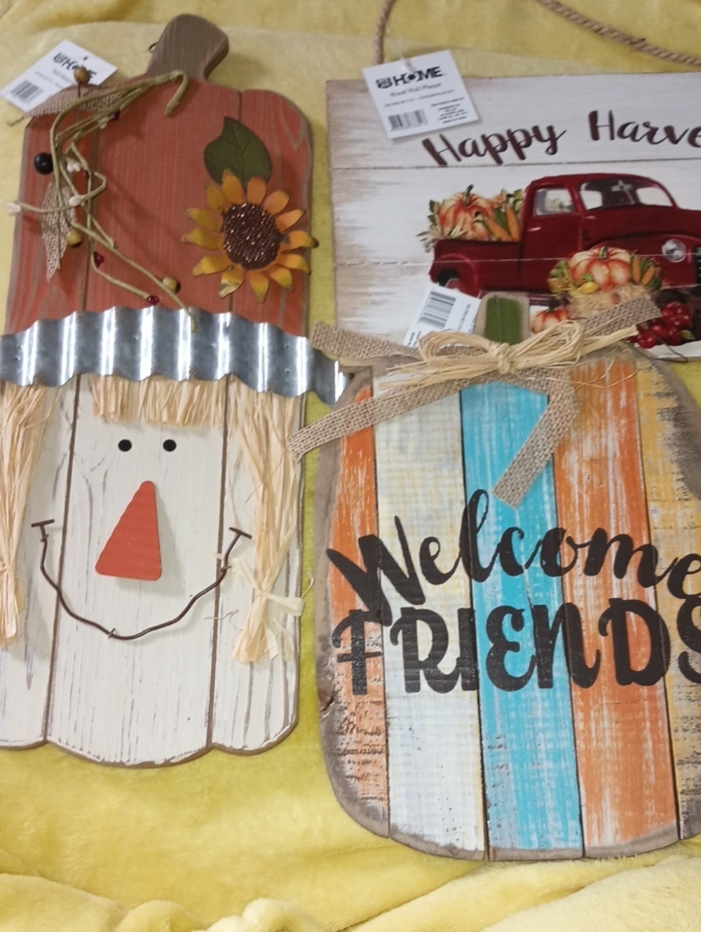 Rustic Welcome Friends Wall Accent